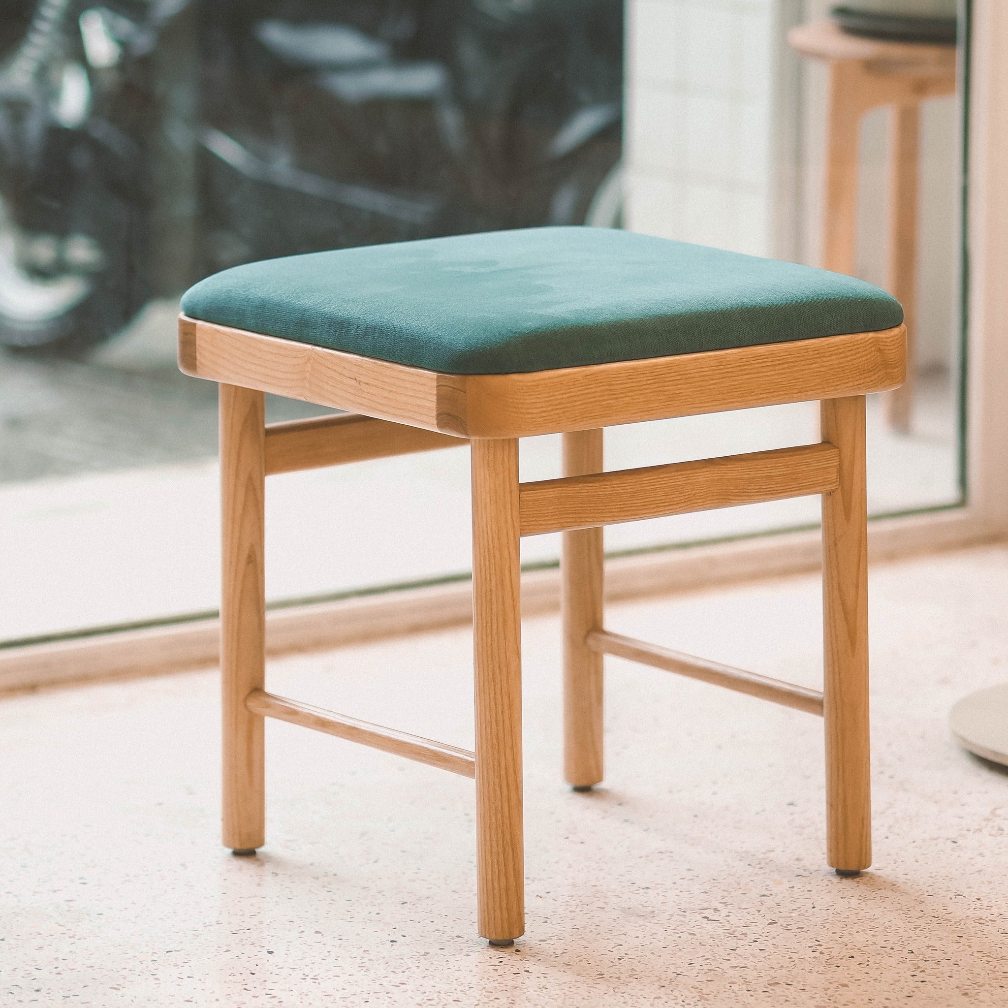 Puck Stool