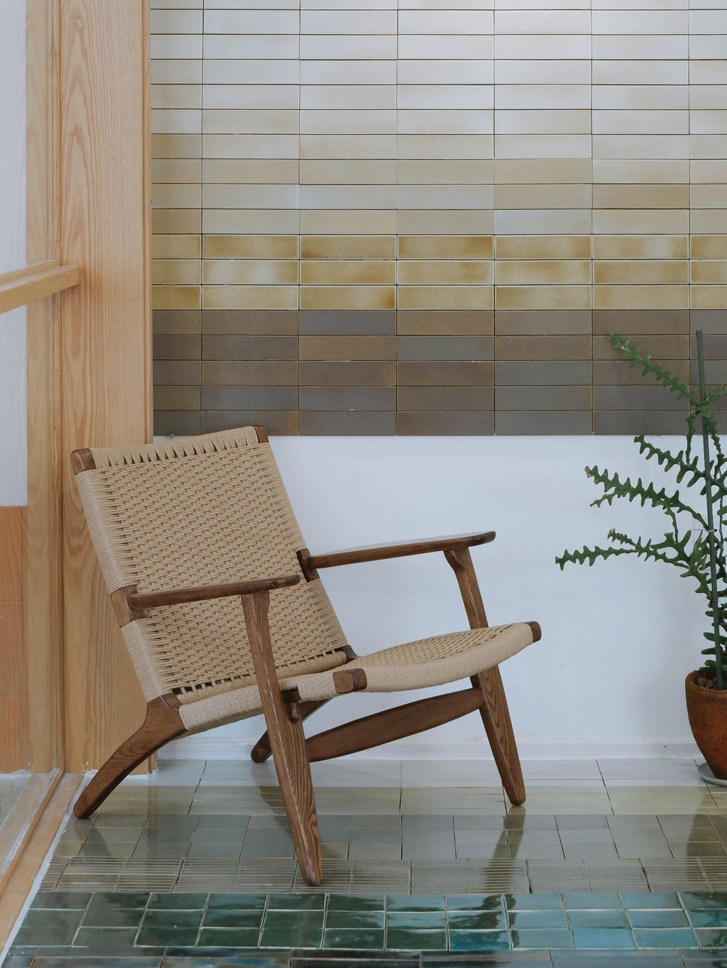 CH25 Easy Chair