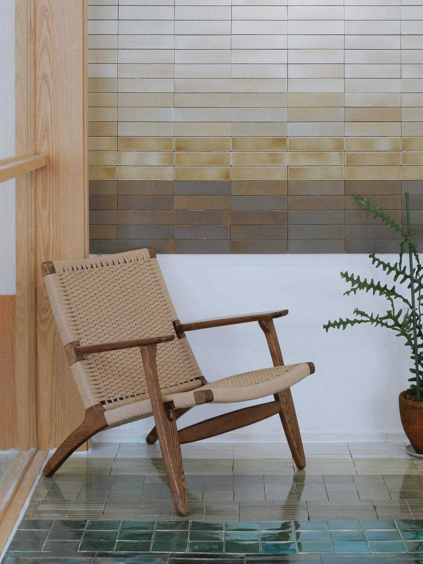 CH25 Easy Chair
