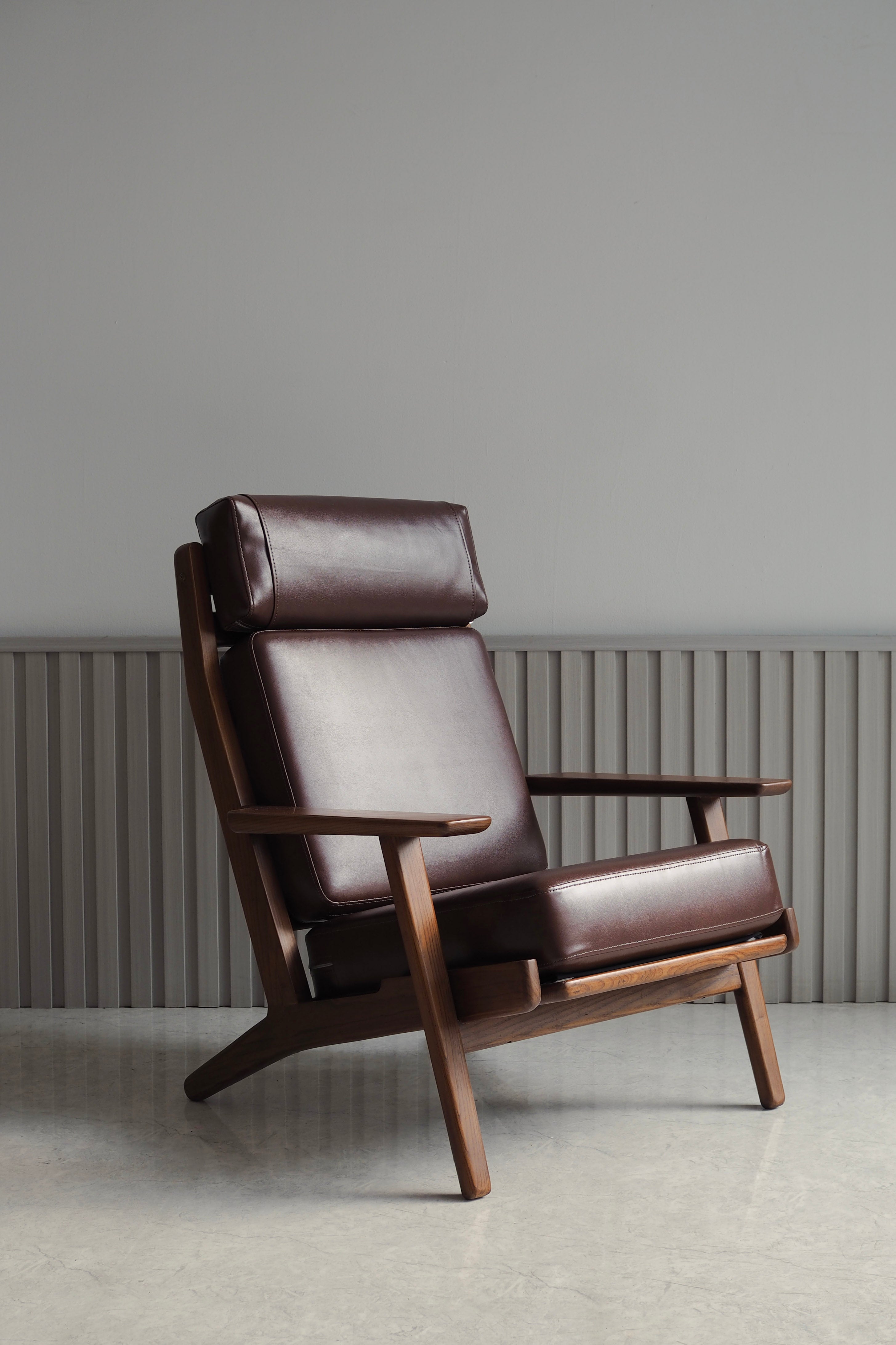 Ghế E290 A / High back easy chair