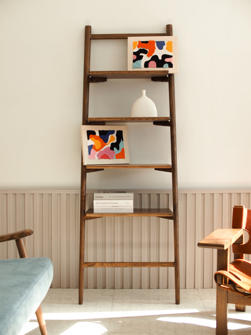 Tosta leaning wall shelf