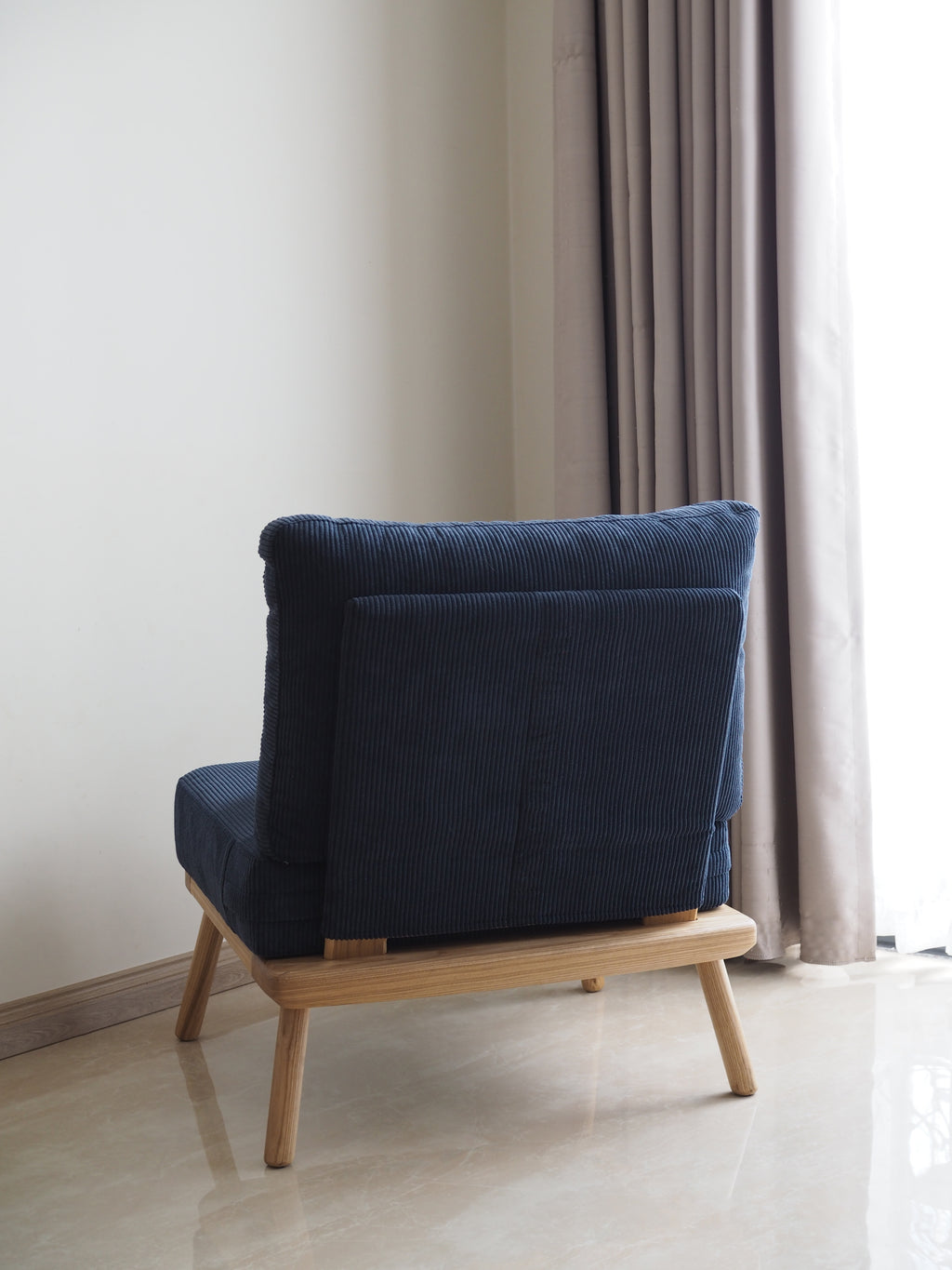Tuck Easy Chair